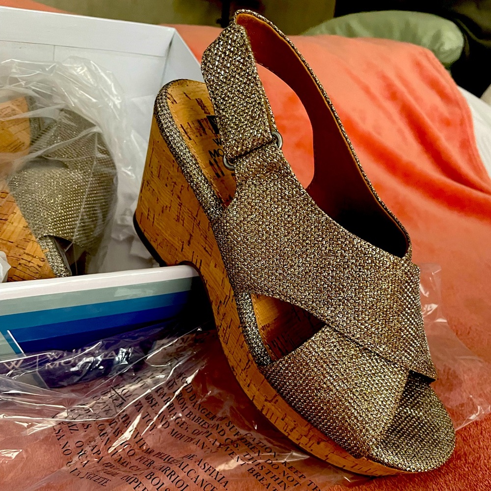 Gold wedge sandal